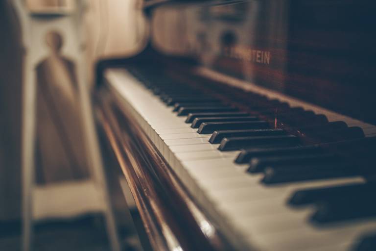 Piano dans une ambiance tamisée